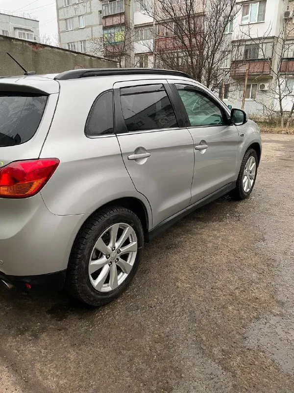 Продам mitsubishi outlander sport 2.4,2015 год(на путать с двигателями 1.6 2л). подключаемый полный привод. авто в прекрасном состоянии, очень богатая комплектация: под рулевые лепестки, камера заднего вида, партроник, бесключевой доступ, кнопка start-stop, bluetooth, панорамная крыша, датчики давления в шинах, датчик дождя, климат контроль, хорошая музыка,2 комплекта ковриков. ручник, подлокотник и ручка переключения передач перетянуты в натуральную кожу. масло менял каждые 5-6 тыс. км. пробег реальный 138000 миль. высокий клиренс, хорошая динамика, запчасти очень дешёвые. авто стоит на 180 регионе. цена 1500000. +79494152556 📲 tg: @igor_malikov19 📞 звоните: +7(949)4152556 - фотография - 6