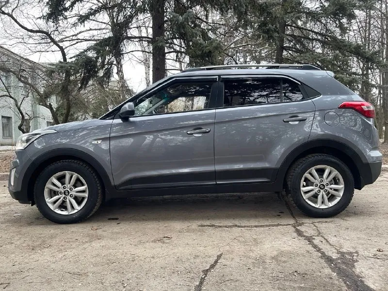 Hyundai creta модельный год -2018-(середина года) владельцев -1 пробег -177000км сердце -(мотор)-1.6-работает идеально! коробка -механика-6 ст-работает идеально! привод -(полный )-подключаемый ! резина-зима (+лето ) коплектация -климат контроль, подогрев сидений-3 положения, подогрев зеркал ! подогрев руля ! фары с линзами и красивой led-подсветкой, стоят леды в круг ! адаптивный свет! задние парктроники ! видео регистратор ! стоит сигнализация- с автозапуском ! пластиковая и металическая защита двигателя ! заменены -масло в двигателе(+фильтра ) заменены задние колодки ! любые проверки -диагностика -приветствуется! коррозия и всякая нечесть -отсутствует! предоставлю информацию по телефону-(звоните ) осмотр -макеевка !донецк! цена -1,495000₽ тел :+79495936159 📞 🇷🇺 звоните: +79495936159 - фотография - 5