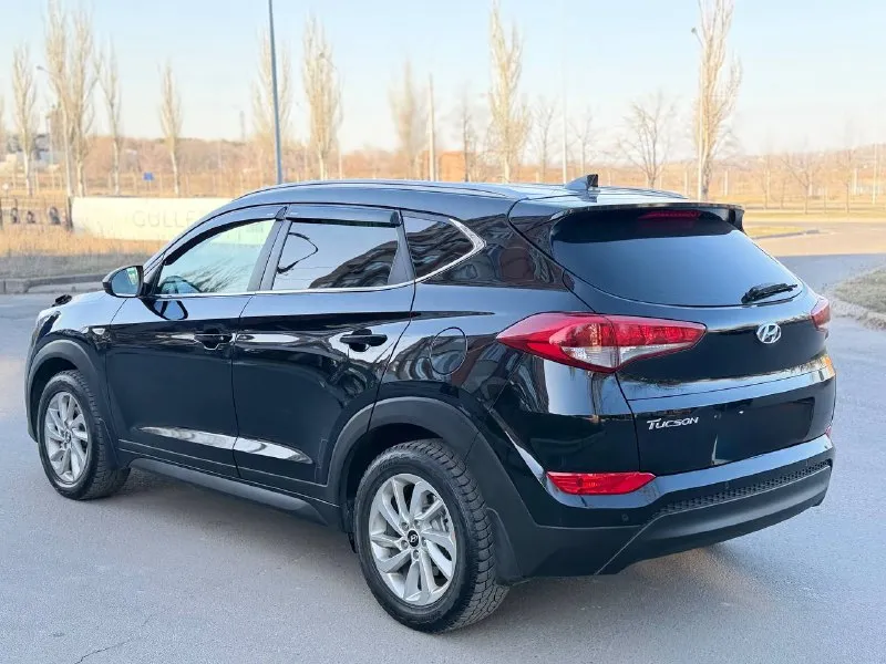 Hyundai tucson официал 2018г бензин 2.0 автомат автомобиль весь в заводском окрасе!!! в хорошем состоянии! есть все для комфортного вождения! камера заднего вида, парктроник, подогрев сидений передних и задних, подогрев руля, монитор андроид, мульти руль, круиз/контроль, климат/контроль, авто свет, датчик дождя, и многое другое… у автомобиля один собственник!!!! два ключа! диагностическая карта есть! с документами полный порядок! переоформление в мрэо! цена 1.890₽ все вопросы по тел +79494681579 - фотография - 4