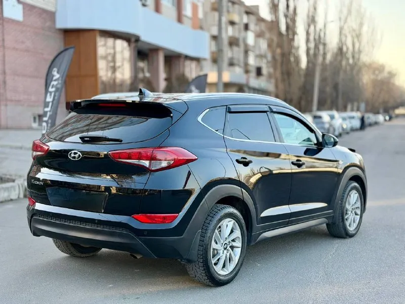 Hyundai tucson официал 2018г бензин 2.0 автомат автомобиль весь в заводском окрасе!!! в хорошем состоянии! есть все для комфортного вождения! камера заднего вида, парктроник, подогрев сидений передних и задних, подогрев руля, монитор андроид, мульти руль, круиз/контроль, климат/контроль, авто свет, датчик дождя, и многое другое… у автомобиля один собственник!!!! два ключа! диагностическая карта есть! с документами полный порядок! переоформление в мрэо! цена 1.890₽ все вопросы по тел +79494681579 - фотография - 6