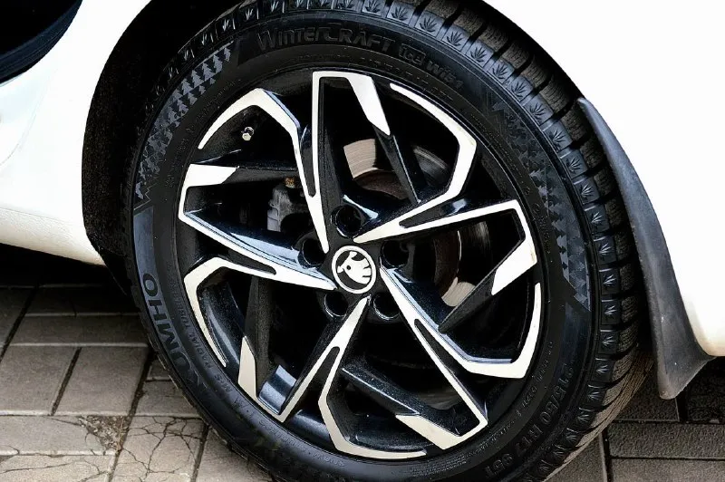 Доброго времени суток! продаётся skoda octavia a5 в отличном состоянии. официальная. не билась и не красилась. обслужена, кузов, мотор, коробка, ходовая в отличном состоянии. только поменял ремень грм, ролики, масло в коробке. поставил диски r17,зимняя резина. коробка автомат (гидротрансформатор) не dsg. год 2011 мотор 1.6 mpi пробег 176.000 тыс ( не скручен) цена 950.000 тыс. реальному покупателю, торг. возможен обмен на авто дешевле. тел +79495022883 - фотография - 10