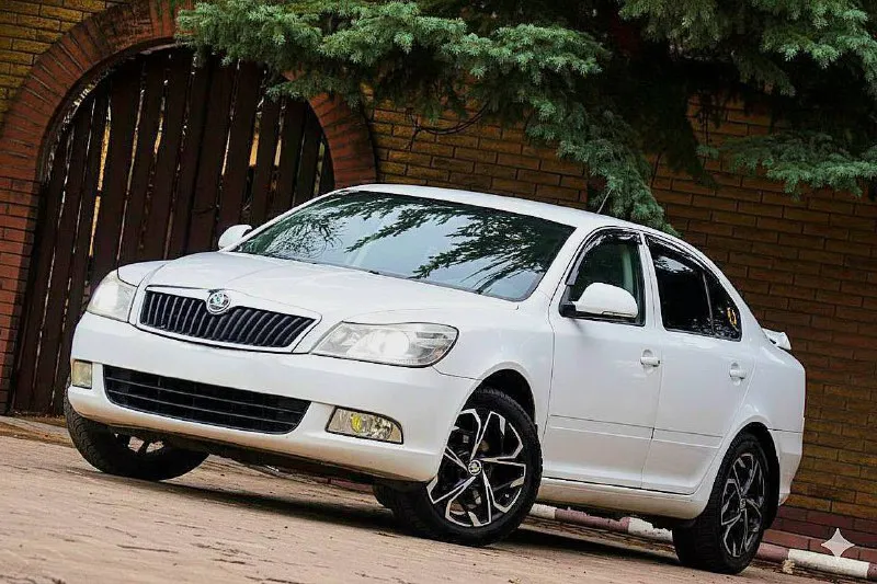 Доброго времени суток! продаётся skoda octavia a5 в отличном состоянии. официальная. не билась и не красилась. обслужена, кузов, мотор, коробка, ходовая в отличном состоянии. только поменял ремень грм, ролики, масло в коробке. поставил диски r17,зимняя резина. коробка автомат (гидротрансформатор) не dsg. год 2011 мотор 1.6 mpi пробег 176.000 тыс ( не скручен) цена 950.000 тыс. реальному покупателю, торг. возможен обмен на авто дешевле. тел +79495022883 - фотография - 5