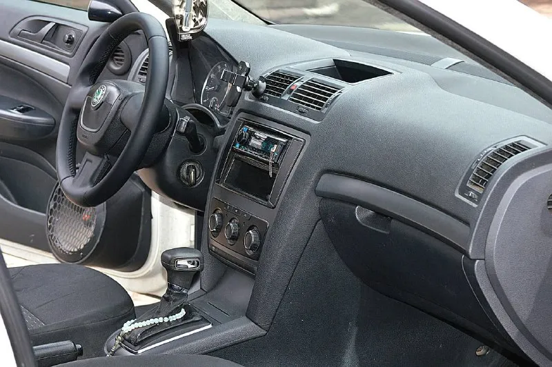 Доброго времени суток! продаётся skoda octavia a5 в отличном состоянии. официальная. не билась и не красилась. обслужена, кузов, мотор, коробка, ходовая в отличном состоянии. только поменял ремень грм, ролики, масло в коробке. поставил диски r17,зимняя резина. коробка автомат (гидротрансформатор) не dsg. год 2011 мотор 1.6 mpi пробег 176.000 тыс ( не скручен) цена 950.000 тыс. реальному покупателю, торг. возможен обмен на авто дешевле. тел +79495022883 - фотография - 9