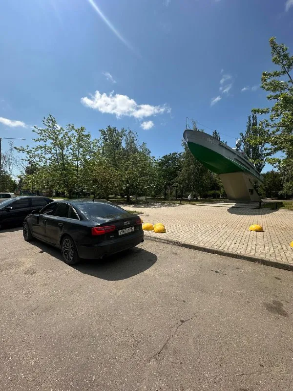 Продам обменяю свой личный автомобиль audi в хорошем состоянии. цена 1.500.000 торг хороший обслужен весь! год выпуска 2012 пробег 230 полный привод quattro объем- 3.0 стоит приятный и басистый выхлоп! по документам автомобиль оформлен на меня. переоформление без проблем. все кнопки, и системы работают без проблем. мощный, и безопасный двигатель, работает хорошо. заменено масло в двигателе, и в коробке, тосол тоже обновлен. коробка работает идеально, все передачи переключает без пенков или рывков. автомобиль оснащен заводской автономной системой обогрева салона. комплектация — на высшем уровне: черный потолок, подогрев руля и всех сидений, память настроек сидений, 4-зонный климат-контроль, аудиосистема воsе, датчики слепых зон и современная мультимедийная система. так-же множество других функций # гильзован коробка делалась есть страховка открытая у автомобиля 2 комплекта колес летние на крисывых 📲 tg: @grinya_009 📞 +7(949)3819860 📲 tg: @grinya_009 📞 звоните: +7(949)3819860 - фотография - 7