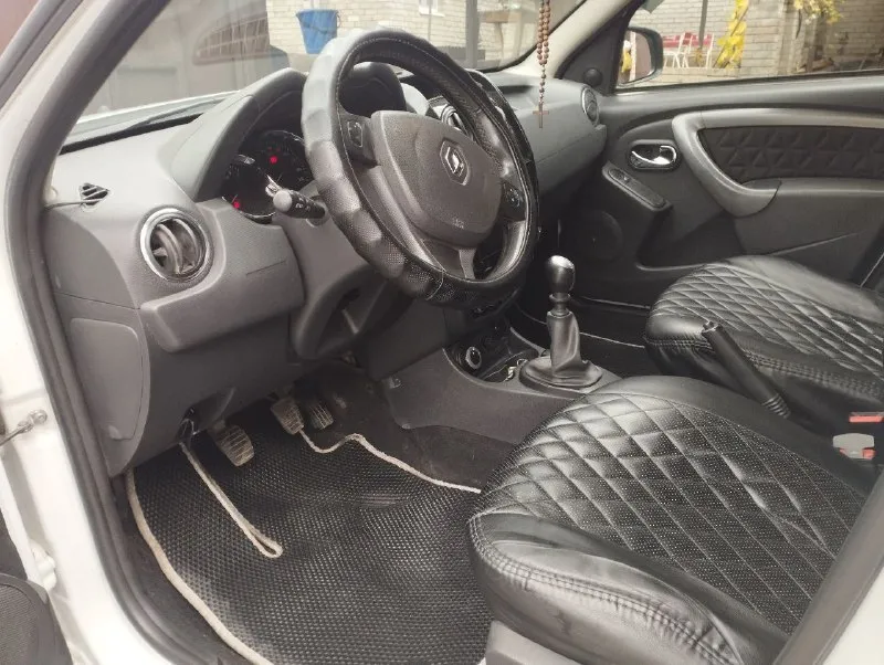 Продам renault дастер/ renault duster 2017 года, 3 владельца, в хорошем состоянии, двигатель 2 литра, бензин, полный привод, механика 6-ступка, автомобиль не бит и не крашен, 205 тысяч родного пробега, все стёкла родные, никаких проблем нет, в автомобиле присутствует магнитола teyes, камера заднего вида teyes - sony матрица 4к, сигнализация с автозапуском starline, датчик температуры двигателя. сиденья в качественных чехлах, под чехлами новый салон. за машиной ухаживали, всё обслуживалось вовремя, на обслуживании не экономили. два ключа, оба ключа в чехлах, так же есть книжка по эксплуатации и сервисная книжка в которой записаны все то, за машину не стыдно. цена: 1.265₽ торг при осмотре! тел. +7 949 397-68-18 📲 tg: @alexander223 📞 звоните: +7(949)3976818 - фотография - 10