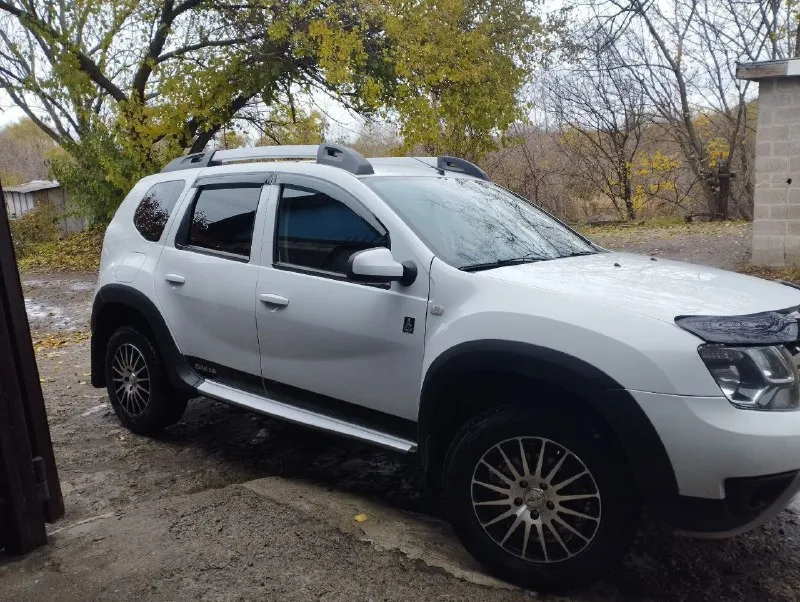 Продам renault дастер/ renault duster 2017 года, 3 владельца, в хорошем состоянии, двигатель 2 литра, бензин, полный привод, механика 6-ступка, автомобиль не бит и не крашен, 205 тысяч родного пробега, все стёкла родные, никаких проблем нет, в автомобиле присутствует магнитола teyes, камера заднего вида teyes - sony матрица 4к, сигнализация с автозапуском starline, датчик температуры двигателя. сиденья в качественных чехлах, под чехлами новый салон. за машиной ухаживали, всё обслуживалось вовремя, на обслуживании не экономили. два ключа, оба ключа в чехлах, так же есть книжка по эксплуатации и сервисная книжка в которой записаны все то, за машину не стыдно. цена: 1.265₽ торг при осмотре! тел. +7 949 397-68-18 📲 tg: @alexander223 📞 звоните: +7(949)3976818 - фотография - 6