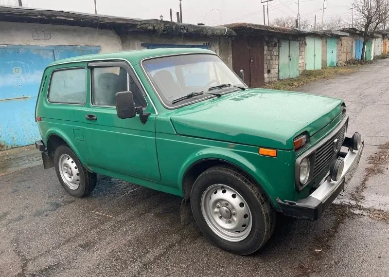 Продается нива 1981 года. двигатель 1,6 л. 5-ти ступенчатая газ и бензин цена:350.000 торг уместен. к машине можно приобрести прицеп и багажник. номер телефона: +79493731168. все вопросы по телефону. 📞 звоните: +7(949)3731168 - фотография - 5