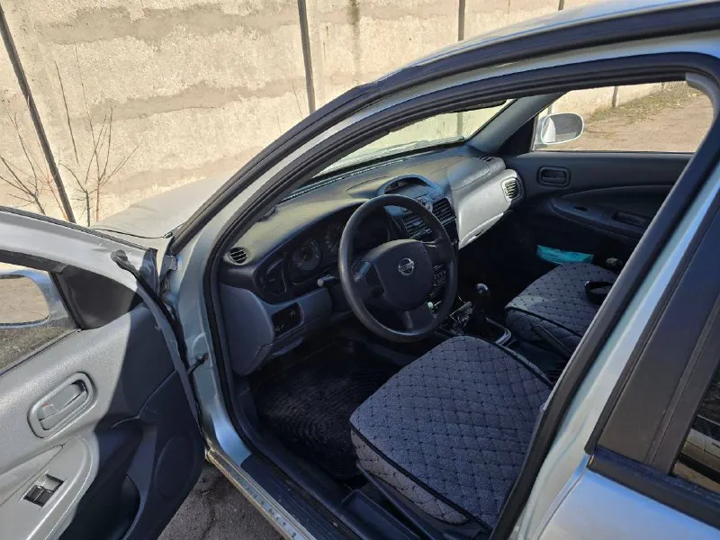 Продам ниссан альмера классик 2006 года пробег родной 241138 машина в отличном состоянии, маленькие ньюансы по кузову (от времени), не крашена установлена хорошая музыка, планшет андроид, подогрев сидений, сигнализация, автозапуск двигателя. машина обслуживается во время! документы в порядке! стоимость 500 000 руб +79494421374 - фотография - 4