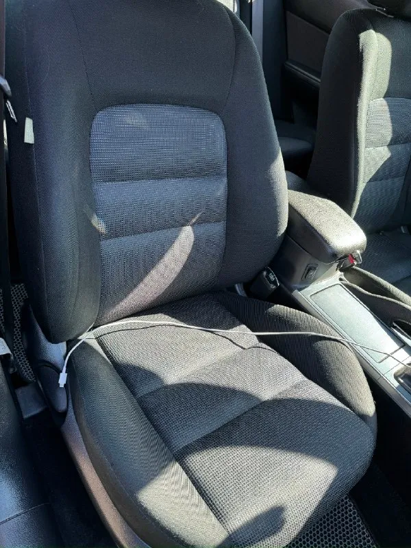 Продаю mazda 6 gg рестайлинг 2005 года. 🚘 автомобиль в отличном состоянии, без аварий и повреждений. все стекла оригинальные, vin-номер в порядке. ходовая и двигатель в норме, мотор капиталили на 240 тысячах километров, масло меняю регулярно. 🔧 двигатель 2 литра, бензин. шестиступенчатая коробка передач работает как часы. управление удобное, клиренс высокий благодаря установленным проставкам. 📏 салон просторный и удобный, багажник вместительный. новые фары с линзами и бронепленкой. 📍 осмотр возможен в донецке. цена 525 тысяч рублей, возможен небольшой торг. 📞 свяжитесь для дополнительной информации и записи на осмотр по телефону :+79494327455 📞 звоните: +7(949)4327455 - фотография - 6