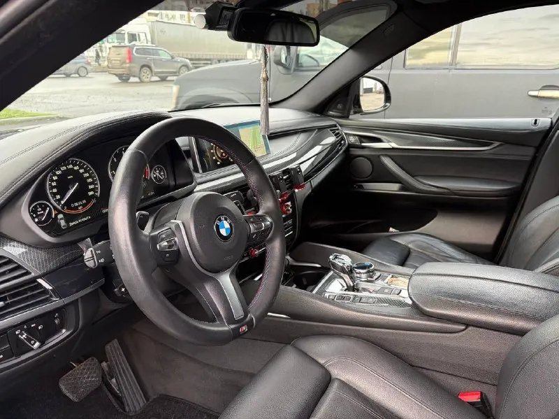 Продам свой bmw x6 f16 2016 года 40dx n57d30b / n57z в отличном состоянии. автомобиль черного цвета,... - фотография