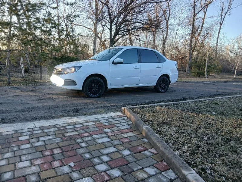 Продам собственник г.2025 ваз гранта lm авто новое полная комплектация кондиционер всё что должно бы... - фотография