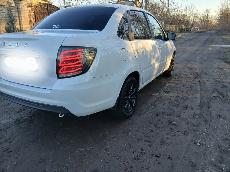 Продам собственник г.2025 ваз гранта lm авто новое полная комплектация кондиционер всё что должно быть всё есть пробег 54 тысяч продаю покупаем дом поэтому продаем деньги нужны автомобиль и идеальное состояние без положения. тел +79496645460 📞 звоните: +7(949)6645460 - фотография - 3