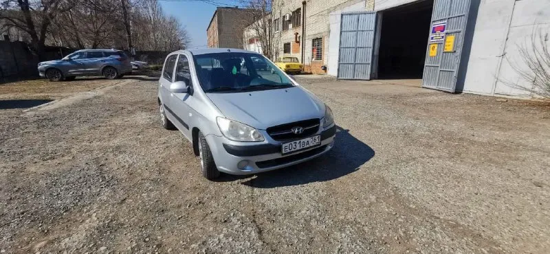 Срочно продаю hyundai getz 2008 г. в. , объем 1.4 автомат машинка в хорошем состоянии без вложений по кузову все отлично гнили ржавчины не чего нет 100% мотор идеальный работает ровно масла, фильтра только менял, коробка переключает тихо, мягко, по ходовой все хорошо не чего не гремит не стучит все отлично. резина зима лето. документы в порядке я хозяин полное переоформление, любые проверки без проблем. машинка в идеальном состоянии не каких вложений не требует. комплектация максимальная могу скинуть видео обзор по запросу продажа срочная цена 250 тыс рублей торга нет тел +79494497537 звоните в любое время есть телеграмм и макс, вотцап 📞 звоните: +7(949)4497537 - фотография - 3