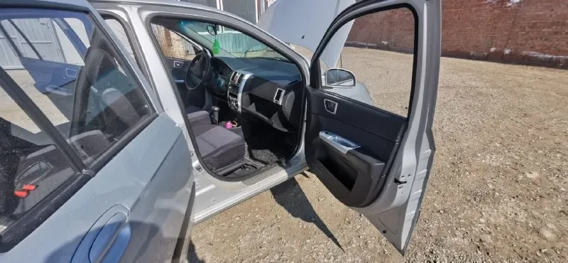 Срочно продаю hyundai getz 2008 г. в. , объем 1.4 автомат машинка в хорошем состоянии без вложений по кузову все отлично гнили ржавчины не чего нет 100% мотор идеальный работает ровно масла, фильтра только менял, коробка переключает тихо, мягко, по ходовой все хорошо не чего не гремит не стучит все отлично. резина зима лето. документы в порядке я хозяин полное переоформление, любые проверки без проблем. машинка в идеальном состоянии не каких вложений не требует. комплектация максимальная могу скинуть видео обзор по запросу продажа срочная цена 250 тыс рублей торга нет тел +79494497537 звоните в любое время есть телеграмм и макс, вотцап 📞 звоните: +7(949)4497537 - фотография - 5