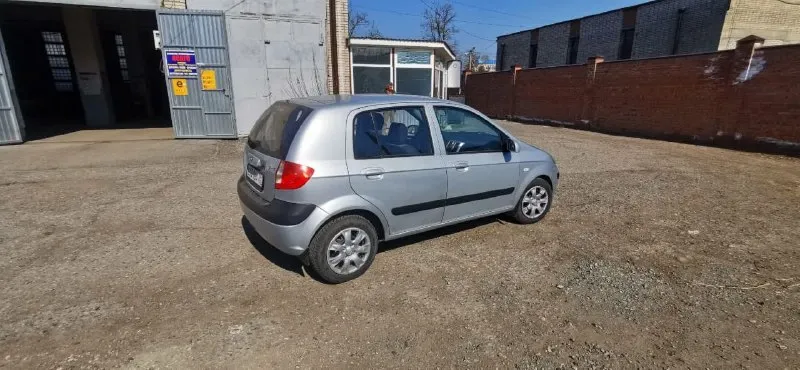 Срочно продаю hyundai getz 2008 г. в. , объем 1.4 автомат машинка в хорошем состоянии без вложений по кузову все отлично гнили ржавчины не чего нет 100% мотор идеальный работает ровно масла, фильтра только менял, коробка переключает тихо, мягко, по ходовой все хорошо не чего не гремит не стучит все отлично. резина зима лето. документы в порядке я хозяин полное переоформление, любые проверки без проблем. машинка в идеальном состоянии не каких вложений не требует. комплектация максимальная могу скинуть видео обзор по запросу продажа срочная цена 250 тыс рублей торга нет тел +79494497537 звоните в любое время есть телеграмм и макс, вотцап 📞 звоните: +7(949)4497537 - фотография - 7
