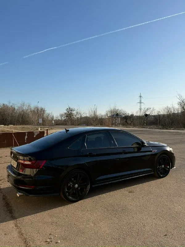 Volkswagen jetta gli 2021/12 месяц(по факту выпуск 2022/01 месяц, есть подтверждающий документ) продаю свой автомобиль. я собственник. автомобиль американской сборки, привезён и оформлен в январе 2025 года. vin-код предоставлю по запросу. комплектация максимальная для данной модели. машина в хорошем состоянии, полностью обслужена и готова к эксплуатации. ✔️пробег: 83638 км ✔️объем: 2.0 tsi ✔ 600 км назад сделано то ✔ 2 ключа ✔ диагностическая карта пройдена (на руках) ✔ дополнительно отдам летние диски — они на последних 2х фото автомобиль ухоженный, за него не стыдно. все подробности по машине расскажу лично — не всё указано в объявлении. торг у капота! 📞 +79490032244 звоните или пишите в любое время, отвечу на вопросы и расскажу подробнее про автомобиль. 💵 3 100 000 ₽ 📞 звоните: +7(949)0032244 - фотография - 3