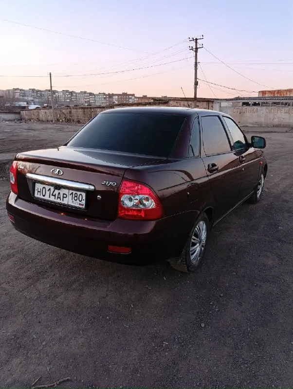 В идеальном состоянии продаётся ваз приора 2012 год, авто без каких-либо дефектов, сколов, царапин, рыжиков нет abs, гур, стеклоподъемники, электро зеркала, подушка безопасности стоят ее родные стёкла. все силовые части автомобиля целые, в заводских герметиках. по салону все на 5+ делать нечего не надо от слова совсем по документам полный порядок я собственник, техосмотр пройден. возможно с переоформлением в мрэо цена: 500 тыс рублей связь со мной: +7949-475 08 74 📞 звоните: +7(949)4750874 - фотография - 2