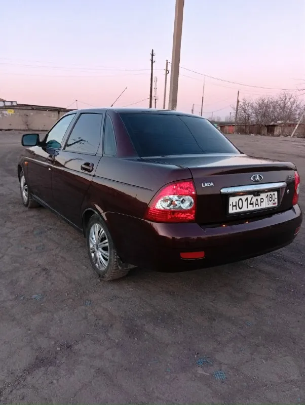 В идеальном состоянии продаётся ваз приора 2012 год, авто без каких-либо дефектов, сколов, царапин, рыжиков нет abs, гур, стеклоподъемники, электро зеркала, подушка безопасности стоят ее родные стёкла. все силовые части автомобиля целые, в заводских герметиках. по салону все на 5+ делать нечего не надо от слова совсем по документам полный порядок я собственник, техосмотр пройден. возможно с переоформлением в мрэо цена: 500 тыс рублей связь со мной: +7949-475 08 74 📞 звоните: +7(949)4750874 - фотография - 3