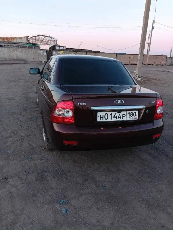 В идеальном состоянии продаётся ваз приора 2012 год, авто без каких-либо дефектов, сколов, царапин, рыжиков нет abs, гур, стеклоподъемники, электро зеркала, подушка безопасности стоят ее родные стёкла. все силовые части автомобиля целые, в заводских герметиках. по салону все на 5+ делать нечего не надо от слова совсем по документам полный порядок я собственник, техосмотр пройден. возможно с переоформлением в мрэо цена: 500 тыс рублей связь со мной: +7949-475 08 74 📞 звоните: +7(949)4750874 - фотография - 4