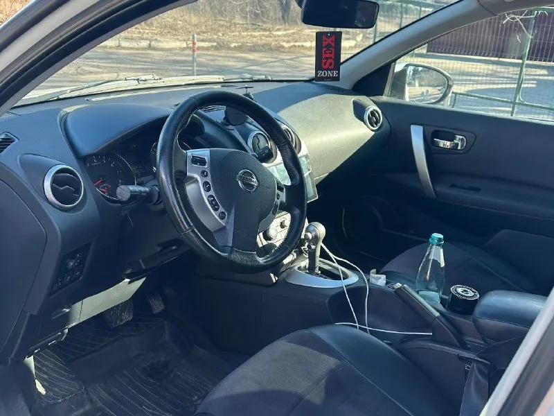 Продам qashqai 2012 г. двигатель 1.6 пробег 193 тыс. коробка - вариатор. мультимедиа не штатная климат - контроль ( двухзонный ) круиз-контроль все опции работают два комплекта колес с дисками. дно обработано кузов покрыт керамикой цена 870 тыс осмотр горловка, енакиево торг у капота связь тг @yosyp_17 +79494435417 📞 звоните: +7(949)4435417 - фотография - 4