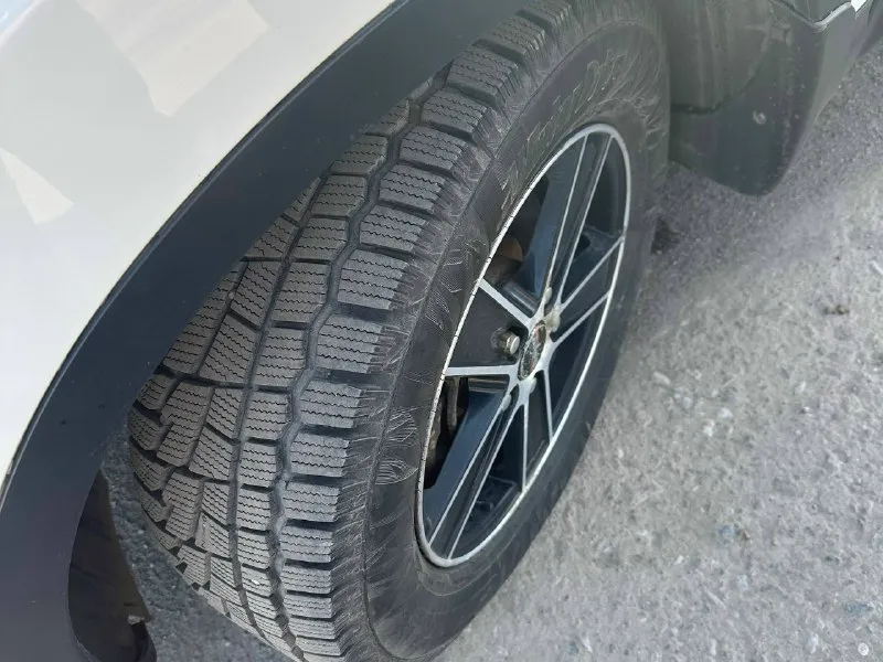 Продам qashqai 2012 г. двигатель 1.6 пробег 193 тыс. коробка - вариатор. мультимедиа не штатная климат - контроль ( двухзонный ) круиз-контроль все опции работают два комплекта колес с дисками. дно обработано кузов покрыт керамикой цена 870 тыс осмотр горловка, енакиево торг у капота связь тг @yosyp_17 +79494435417 📞 звоните: +7(949)4435417 - фотография - 8