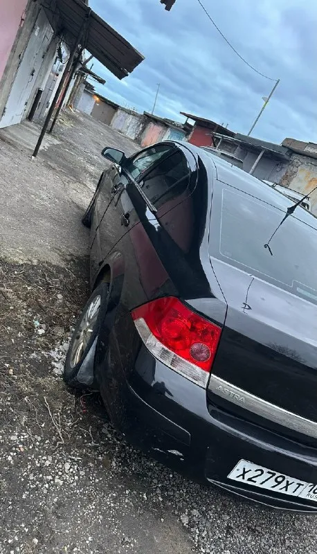 Продам личный авто opel astra h рейсталинг 1.8 at цена: 650.000руб (очень хороший торг) пробег: 300.000 (родной пробег) год выпуска: 2008 год город: донецк номер: +7 949 505 3677 +7 949 094 1463 автомобиль в отличном состояние очень надежная семейная и практичная машина. максимальная комплектация, климат. камера заднего, мультируль, складывающиеся зеркала, комбинированный кожаный салон, адаптивный ксенон и много других интересных функций. птс оригинал. учет на мне. масло не расходует, коробка идеальная. на остальные вопросы готов ответить по телефону 📞 звоните: +7(949)5053677 - фотография - 4