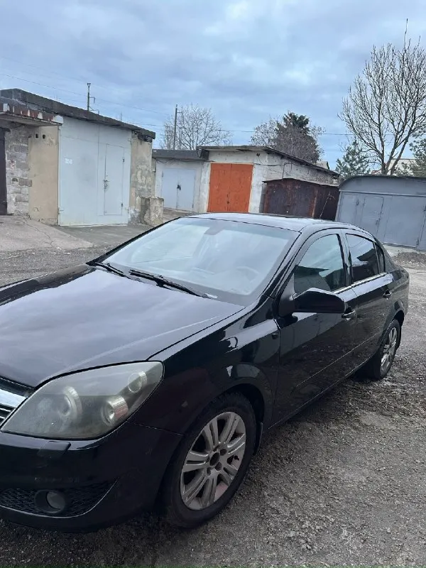 Продам личный авто opel astra h рейсталинг 1.8 at цена: 650.000руб (очень хороший торг) пробег: 300.000 (родной пробег) год выпуска: 2008 год город: донецк номер: +7 949 505 3677 +7 949 094 1463 автомобиль в отличном состояние очень надежная семейная и практичная машина. максимальная комплектация, климат. камера заднего, мультируль, складывающиеся зеркала, комбинированный кожаный салон, адаптивный ксенон и много других интересных функций. птс оригинал. учет на мне. масло не расходует, коробка идеальная. на остальные вопросы готов ответить по телефону 📞 звоните: +7(949)5053677 - фотография - 5