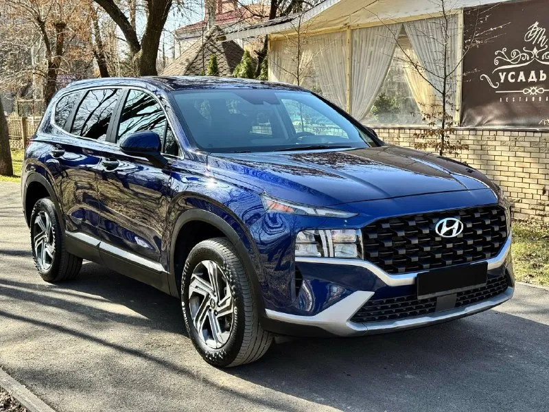 Продам hyundai santa fe awd 2021 года с двигателем 2.5 бензин динамичный и экономичный, три режима е... - фотография