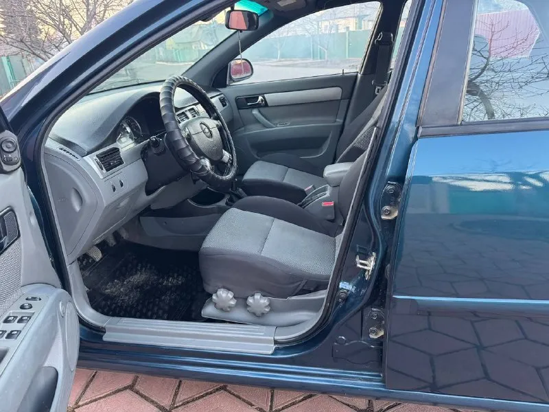 🚗 🚘продам🚘, chevrolet lacetti 2008 г. в идеальном состоянии!!! автотека зеленая!❗️(любые проверки ❗️ авто не бито, не крашено, гаражного хранения! климат контроль мотор 1.8 (самый лучший, и надежный) коробка механика! 4 стекло подъемники с родным пробегом ! ходовая, коробка и мотор работает как часы! кузов без ржавчины, без вмятин и царапин! электрика вся исправна! птс оригинал! авто полностью обслужено! при осмотре будите довольны! осмотр г харцызск цена: 590000 ₽ 📲 tg: алёна 📞 🇷🇺 звоните: +79498997842 авторынок днр донецк - фотография - 6