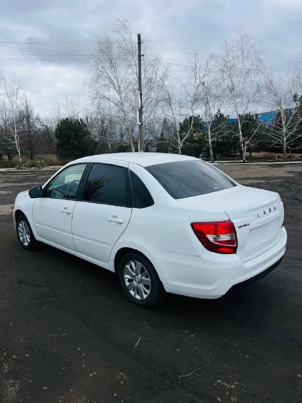 Продам ваз granta 2022г 1.6 коробка механика пробег 90.000км родной -автомобиль с чистой историей, без дтп и выплат, заводской окрас. в такси и прочих кооперативных мероприятий не была, состояние отличное. комплектация: кондиционер, электро-регулировка зеркал, подогрев заднего стекла, подогрев зеркал, эур, abs, мультимедиа, два ключа, сигнализация. 1 владелец осмотр : г. шахтерск цена: 815.000₽ +79494347073 (если нет связи телеграмм) 📞 звоните: +7(949)4347073 - фотография - 6