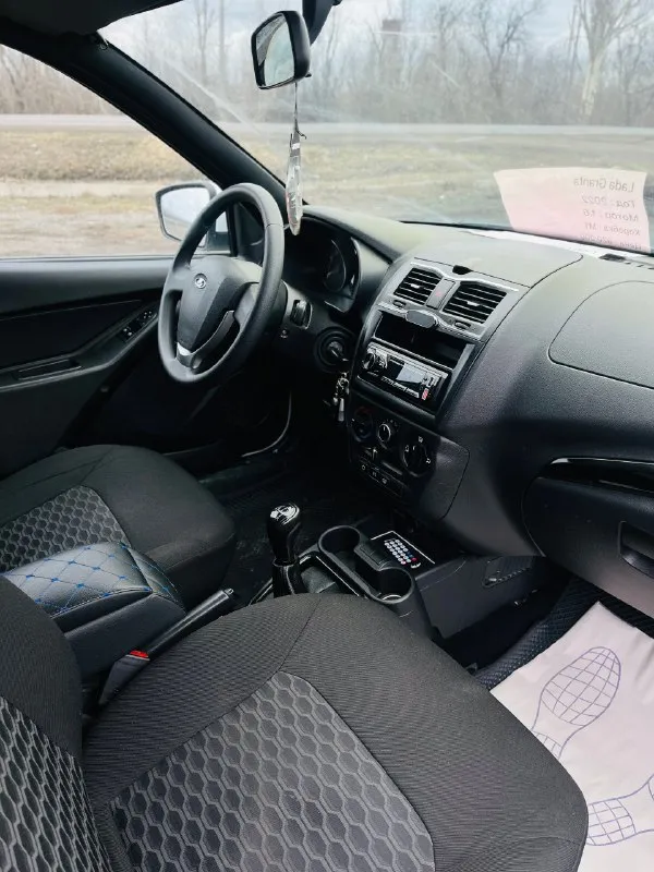 Продам ваз granta 2022г 1.6 коробка механика пробег 90.000км родной -автомобиль с чистой историей, без дтп и выплат, заводской окрас. в такси и прочих кооперативных мероприятий не была, состояние отличное. комплектация: кондиционер, электро-регулировка зеркал, подогрев заднего стекла, подогрев зеркал, эур, abs, мультимедиа, два ключа, сигнализация. 1 владелец осмотр : г. шахтерск цена: 815.000₽ +79494347073 (если нет связи телеграмм) 📞 звоните: +7(949)4347073 - фотография - 8