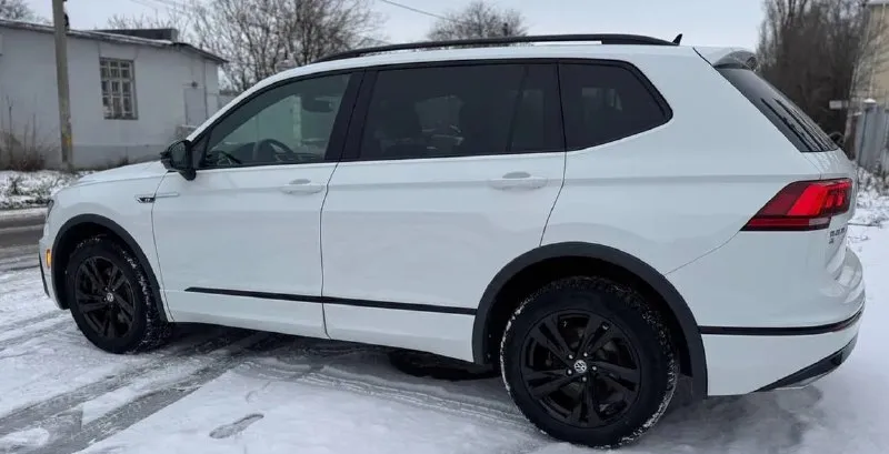 🚘 volkswagen tiguan r-line 2019 2.0 tsi (220 л. с.) • 4motion • автомат полная комплектация r-line, без вложений. 2 ключа, готов к проверке на сто. 2 550 000 💰 торг реальному покупателю. +79243731705 @sanya9335 телеграм 📲 tg: @sanya9335 📞 звоните: +7(924)3731705 - фотография - 2