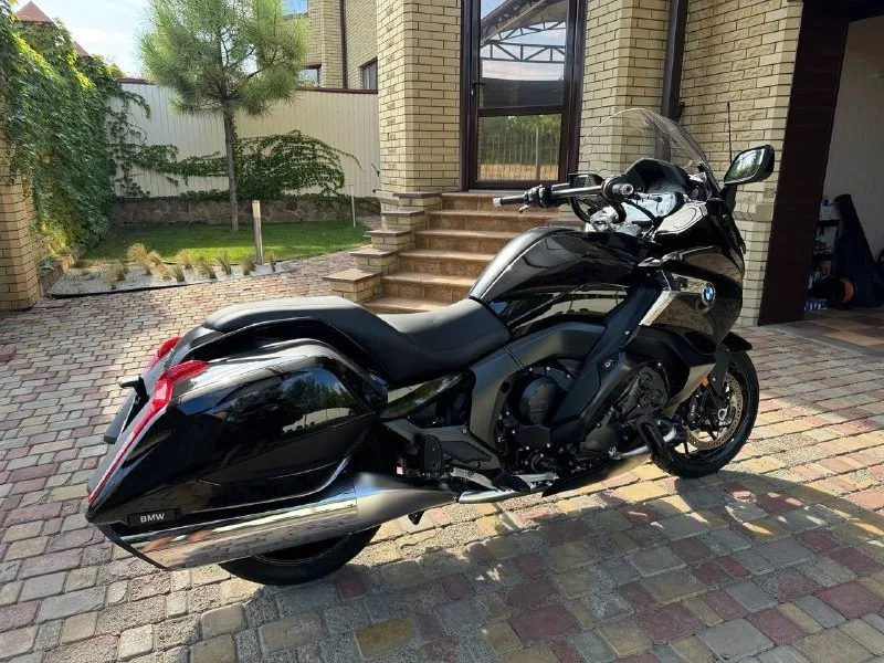Bmw k1600b год выпуска: 2017. рабочий объём: 1649 см. количество цилиндров: 6. пробег: 17000 км. стоимость: 1 900 000 руб. куплен у официального дилера. в максимальной комплектации. находится в донецке. в идеальном состоянии. ни разу не падал, в защитной плёнке, обут в новые шины michelin pilot road 6. тел. : +7 949 484 29 53.. 📞 звоните: +7(949)4842953 - фотография - 4