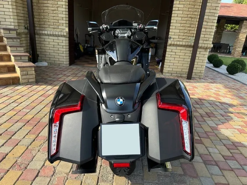 Bmw k1600b год выпуска: 2017. рабочий объём: 1649 см. количество цилиндров: 6. пробег: 17000 км. стоимость: 1 900 000 руб. куплен у официального дилера. в максимальной комплектации. находится в донецке. в идеальном состоянии. ни разу не падал, в защитной плёнке, обут в новые шины michelin pilot road 6. тел. : +7 949 484 29 53.. 📞 звоните: +7(949)4842953 - фотография - 5