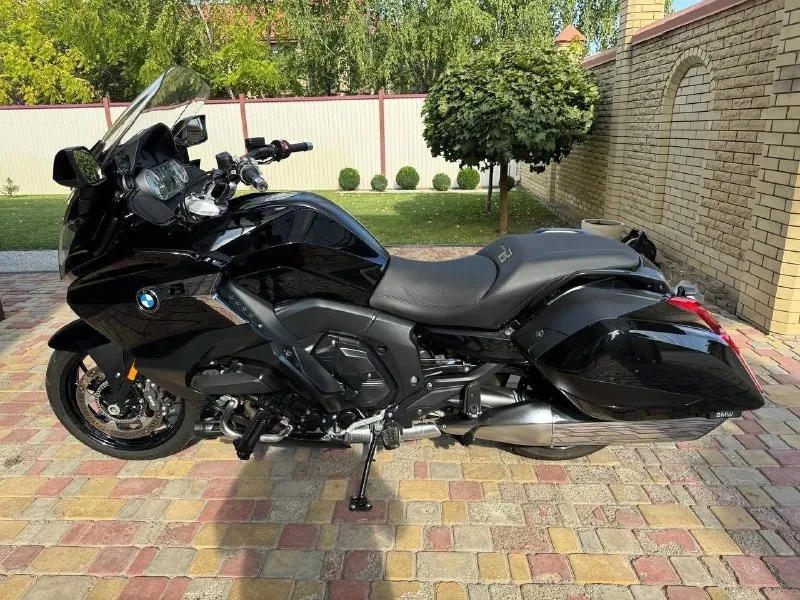 Bmw k1600b год выпуска: 2017. рабочий объём: 1649 см. количество цилиндров: 6. пробег: 17000 км. стоимость: 1 900 000 руб. куплен у официального дилера. в максимальной комплектации. находится в донецке. в идеальном состоянии. ни разу не падал, в защитной плёнке, обут в новые шины michelin pilot road 6. тел. : +7 949 484 29 53.. 📞 звоните: +7(949)4842953 - фотография - 7