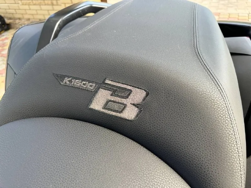 Bmw k1600b год выпуска: 2017. рабочий объём: 1649 см. количество цилиндров: 6. пробег: 17000 км. стоимость: 1 900 000 руб. куплен у официального дилера. в максимальной комплектации. находится в донецке. в идеальном состоянии. ни разу не падал, в защитной плёнке, обут в новые шины michelin pilot road 6. тел. : +7 949 484 29 53.. 📞 звоните: +7(949)4842953 - фотография - 9