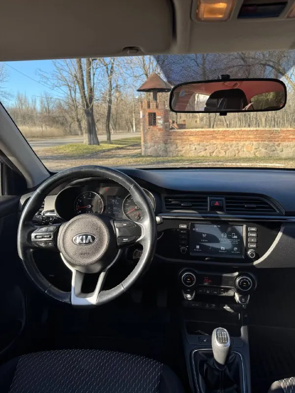 Kia rio iv 2018 года
Родной пробег 160 тысяч км
Двигатель 1.6, коробка механика
Ухоженный авто, в одной семье с момента покупки в салоне, обслуживание проходил у официального дилера
Машина не требует никаких вложений, полностью обслужена, сел и поехал
Очень хорошая комплектация (fifa 2018): расширенная мультимедиа с карплэй, камера заднего вида, парктроники, датчик давления в шинах, датчик света, климат-контроль, подогрев руля и передних сидений, мультируль
Дополнительно сделали качественную шумоизоляцию
У авто абсолютно зеленая история автотеки, в такси никогда не работала, и не использовалась в коммерческих целях
Буду присутствовать в мрэо, также пришлю видео и фото по запросу, пишите
Цена - 1 миллион 250 тысяч
Моспино, пролетарский район
Звоните +79493463931, телеграмм
📲 Tg: @knock_0
📞 Звоните: +7(949)3463931 - фотография - 8
