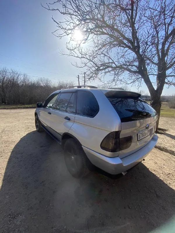 ❗️продам bmw x5 e53❗️ ❗️год 2001❗️ ❗️ м54 3.0i бензин (без нареканий, была замена масла с фильтром) ❗️ (работает чётко, была частичная замена масла, чистка плиты, замена фильтра) ❗️1000км назад была замена маслосъёмных колпачков❗️ краткое описание всего что менялось: -колодки в круг с блинами -вся передняя подвеска -шрузы -свечи -все фильтра и жидкости -рулевой карданчик -датчик рапредвала -катушки -датчики абс все что нужно было обслужит, обслужили! немного про комплектацию: -4эсп -абс -люк -э. зеркала подогрев -кондей -передняя задняя камера -э. регулировка сидений с памятью -круиз -пневма (нареканий нет) чёрный кожаный салон, в хорошем состоянии, машин каждый день на ходу, сел поехал, метал весь живой, без вложений, от собственника, полный пакет документов, переоформления без проблем, стоит на зимней резине, лето есть (отдам с машиной) цена данного авто 750тыс, хороший торг с реально заинтересованным человеком, на смотрины не езжу! город 📲 tg: @x_l_e_b_80 📞 звоните: +7(949)8198476 - фотография - 4