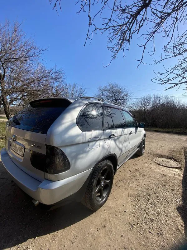 ❗️продам bmw x5 e53❗️ ❗️год 2001❗️ ❗️ м54 3.0i бензин (без нареканий, была замена масла с фильтром) ❗️ (работает чётко, была частичная замена масла, чистка плиты, замена фильтра) ❗️1000км назад была замена маслосъёмных колпачков❗️ краткое описание всего что менялось: -колодки в круг с блинами -вся передняя подвеска -шрузы -свечи -все фильтра и жидкости -рулевой карданчик -датчик рапредвала -катушки -датчики абс все что нужно было обслужит, обслужили! немного про комплектацию: -4эсп -абс -люк -э. зеркала подогрев -кондей -передняя задняя камера -э. регулировка сидений с памятью -круиз -пневма (нареканий нет) чёрный кожаный салон, в хорошем состоянии, машин каждый день на ходу, сел поехал, метал весь живой, без вложений, от собственника, полный пакет документов, переоформления без проблем, стоит на зимней резине, лето есть (отдам с машиной) цена данного авто 750тыс, хороший торг с реально заинтересованным человеком, на смотрины не езжу! город 📲 tg: @x_l_e_b_80 📞 звоните: +7(949)8198476 - фотография - 6