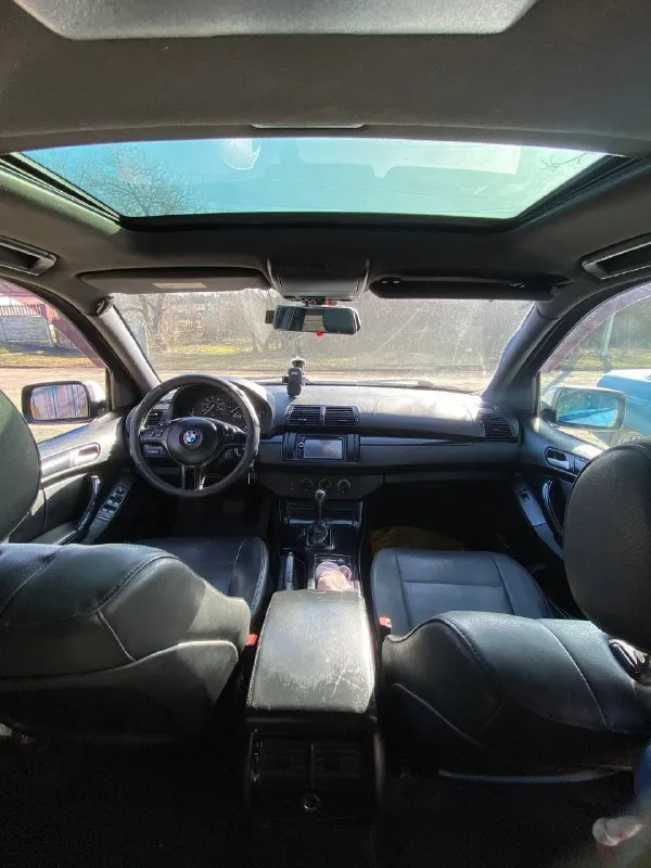 ❗️продам bmw x5 e53❗️ ❗️год 2001❗️ ❗️ м54 3.0i бензин (без нареканий, была замена масла с фильтром) ❗️ (работает чётко, была частичная замена масла, чистка плиты, замена фильтра) ❗️1000км назад была замена маслосъёмных колпачков❗️ краткое описание всего что менялось: -колодки в круг с блинами -вся передняя подвеска -шрузы -свечи -все фильтра и жидкости -рулевой карданчик -датчик рапредвала -катушки -датчики абс все что нужно было обслужит, обслужили! немного про комплектацию: -4эсп -абс -люк -э. зеркала подогрев -кондей -передняя задняя камера -э. регулировка сидений с памятью -круиз -пневма (нареканий нет) чёрный кожаный салон, в хорошем состоянии, машин каждый день на ходу, сел поехал, метал весь живой, без вложений, от собственника, полный пакет документов, переоформления без проблем, стоит на зимней резине, лето есть (отдам с машиной) цена данного авто 750тыс, хороший торг с реально заинтересованным человеком, на смотрины не езжу! город 📲 tg: @x_l_e_b_80 📞 звоните: +7(949)8198476 - фотография - 7