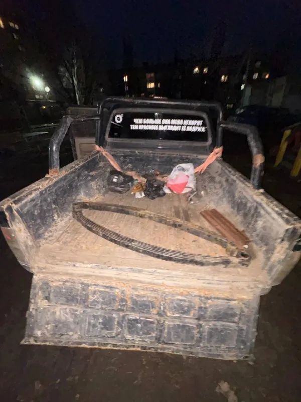 Продам-обменяю пикап тенье адмирал 2005 года выпуска двигатель 2.2 бензин летом мотор полностью перебирался работает чётко, коробка не пинается не хрустит. нужна замена задних рессор они купленные лежат в кузове! одна рессора снята самовывоз донецк будённовка документы стс, птс, дкп на продажу цена 280 тысяч торг при встрече! звонить +79493915537 или писать в личные сообщения! 📲 tg: @absolute_sila 📞 звоните: +7(949)3915537 - фотография - 2