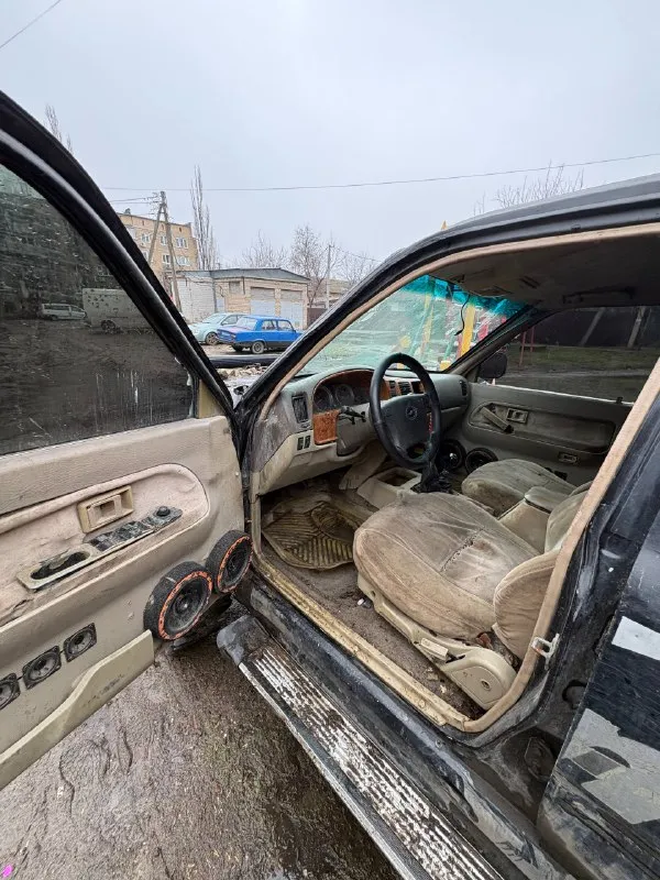 Продам-обменяю пикап тенье адмирал 2005 года выпуска двигатель 2.2 бензин летом мотор полностью перебирался работает чётко, коробка не пинается не хрустит. нужна замена задних рессор они купленные лежат в кузове! одна рессора снята самовывоз донецк будённовка документы стс, птс, дкп на продажу цена 280 тысяч торг при встрече! звонить +79493915537 или писать в личные сообщения! 📲 tg: @absolute_sila 📞 звоните: +7(949)3915537 - фотография - 3