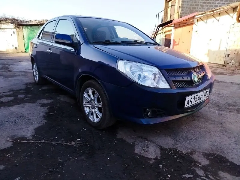 Продаётся geely мк. двигатель 1.6, который не гнёт клапана. коробка - мкпп. пробег: 50 тысяч км. не скрученный. в зимний период машина не ездила, хранилась в гараже. учёт: российский (180 регион). комплектация: гур, кондиционер, 4 стеклоподъёмника, рабочий люк, пороги целые, дно без дыр, задний парктроник, салон бежевый, не прокуренный. диагностическая карта есть. переоформление в мрэо. машина от владельца. цена: 320 000 с символическим торгом возле капота. машина находится в донецке. по вопросам: +7 949 320 54 76 +7 949 320 54 74. 📞 звоните: +7(949)3205476 - фотография - 2