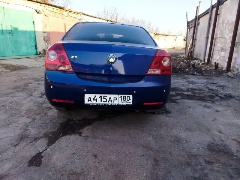 Продаётся geely мк. двигатель 1.6, который не гнёт клапана. коробка - мкпп. пробег: 50 тысяч км. не скрученный. в зимний период машина не ездила, хранилась в гараже. учёт: российский (180 регион). комплектация: гур, кондиционер, 4 стеклоподъёмника, рабочий люк, пороги целые, дно без дыр, задний парктроник, салон бежевый, не прокуренный. диагностическая карта есть. переоформление в мрэо. машина от владельца. цена: 320 000 с символическим торгом возле капота. машина находится в донецке. по вопросам: +7 949 320 54 76 +7 949 320 54 74. 📞 звоните: +7(949)3205476 - фотография - 5