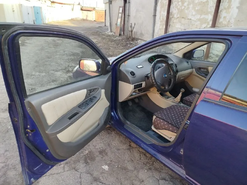 Продаётся geely мк. двигатель 1.6, который не гнёт клапана. коробка - мкпп. пробег: 50 тысяч км. не скрученный. в зимний период машина не ездила, хранилась в гараже. учёт: российский (180 регион). комплектация: гур, кондиционер, 4 стеклоподъёмника, рабочий люк, пороги целые, дно без дыр, задний парктроник, салон бежевый, не прокуренный. диагностическая карта есть. переоформление в мрэо. машина от владельца. цена: 320 000 с символическим торгом возле капота. машина находится в донецке. по вопросам: +7 949 320 54 76 +7 949 320 54 74. 📞 звоните: +7(949)3205476 - фотография - 6