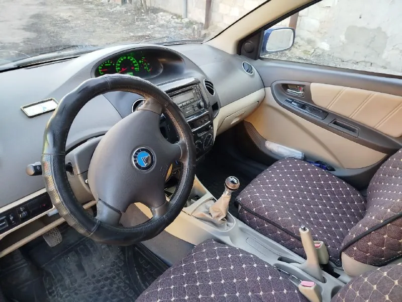 Продаётся geely мк. двигатель 1.6, который не гнёт клапана. коробка - мкпп. пробег: 50 тысяч км. не скрученный. в зимний период машина не ездила, хранилась в гараже. учёт: российский (180 регион). комплектация: гур, кондиционер, 4 стеклоподъёмника, рабочий люк, пороги целые, дно без дыр, задний парктроник, салон бежевый, не прокуренный. диагностическая карта есть. переоформление в мрэо. машина от владельца. цена: 320 000 с символическим торгом возле капота. машина находится в донецке. по вопросам: +7 949 320 54 76 +7 949 320 54 74. 📞 звоните: +7(949)3205476 - фотография - 7