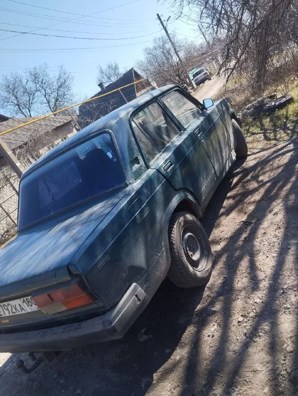 Строчно продам 2107 2005 года на ходу коробка мотор чётко едит каждый день мотор бодрый резина хорош... - фотография