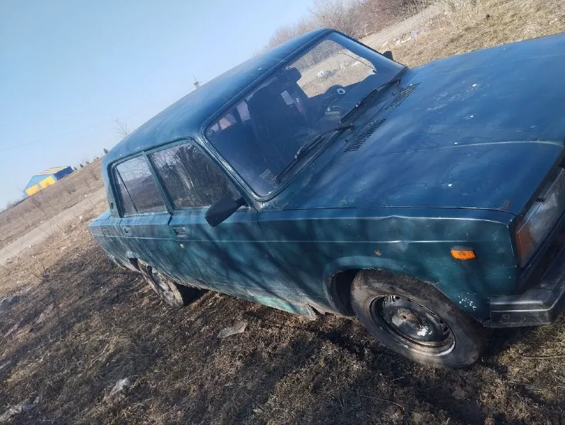 Строчно продам 2107 2005 года на ходу коробка мотор чётко едит каждый день мотор бодрый резина хорошая стоит газ ходовая норм нужно заниматься днищем по документам стоит на 180 учёте цена 50 торг +79495854697 📲 tg: 𝖗𝖔𝖒𝖆 📞 звоните: +7(949)5854697 - фотография - 2