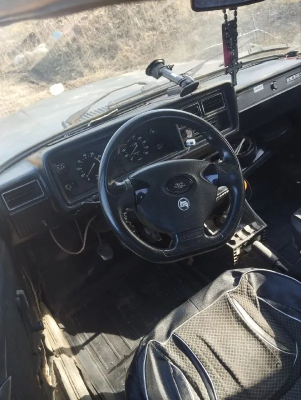 Строчно продам 2107 2005 года на ходу коробка мотор чётко едит каждый день мотор бодрый резина хорошая стоит газ ходовая норм нужно заниматься днищем по документам стоит на 180 учёте цена 50 торг +79495854697 📲 tg: 𝖗𝖔𝖒𝖆 📞 звоните: +7(949)5854697 - фотография - 4