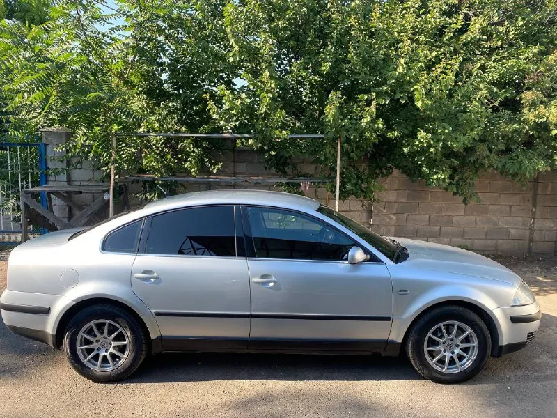 Volkswagen passat b5 1.9 tdi 2000 г. в. без дтп и вложений многорычажный тип подвески данного авто - это максимальный комфорт и плавное вождение комплектация: климат контроль, гидроусилитель руля, электрозеркала и стеклоподьемники кузов: оцинкованный салон: дверные карты перетянуты в алькантару расход: экономичный (до 8 л / 100 км) владелец, не перекуп локация: ясиноватая цена: 500 000 тел: +7 (949) 311-12-35 📞 звоните: +7(949)3111235 - фотография - 2